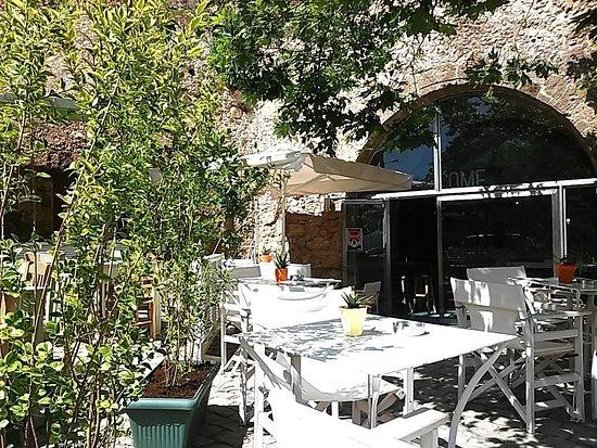 CoME Cafe Bar