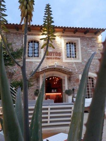 Notos Cafe & Wine Bar